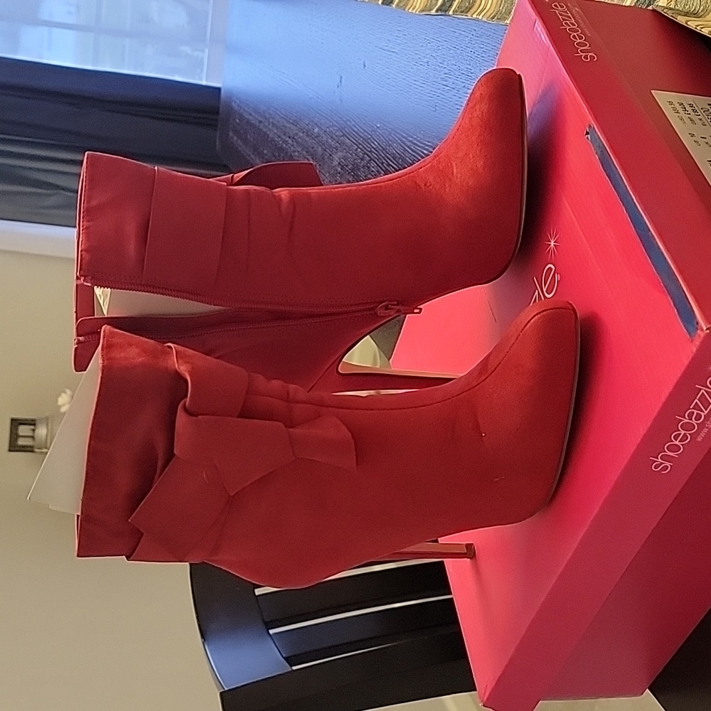 Shoe Dazzle red heeled booties